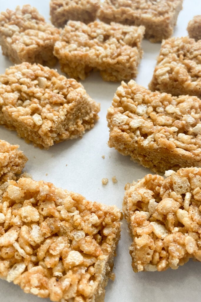 3-Ingredient Peanut Butter Rice Crispy Treats - Feeding Tiny Bellies