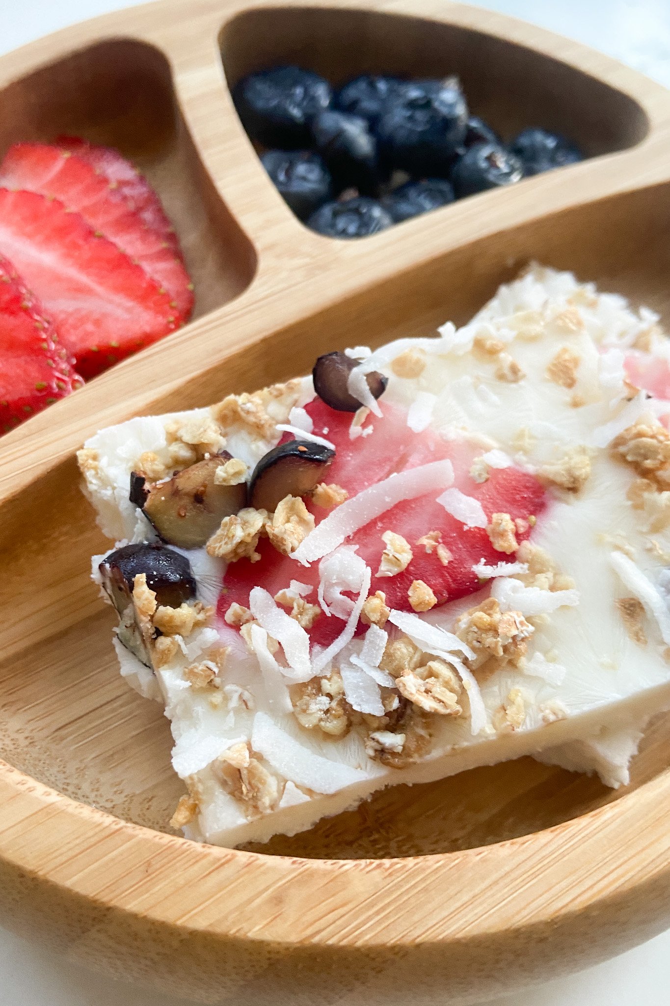 Frozen yoghurt bark served with blueberries and strawberries