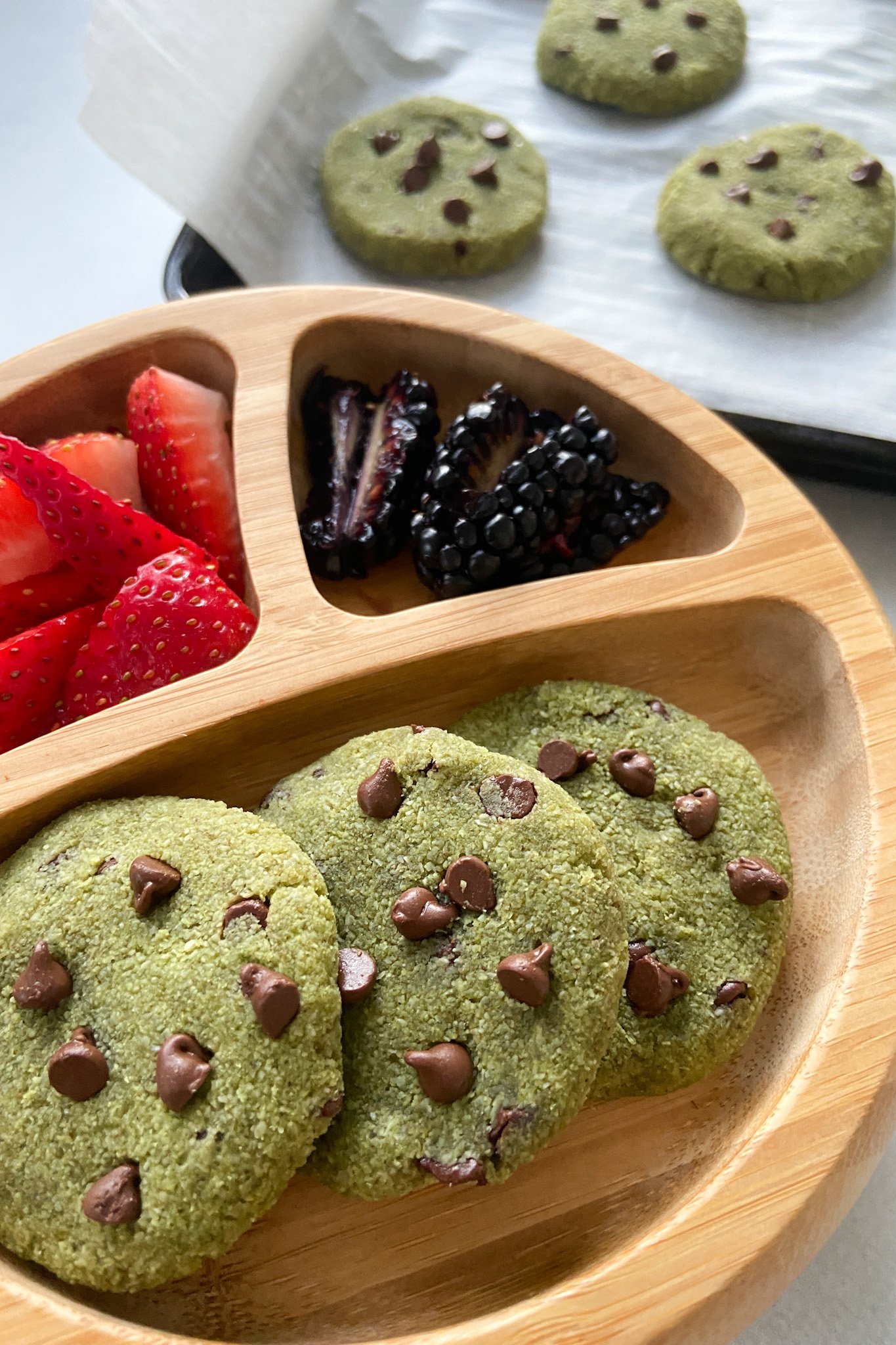 Spinach cookies served with berries