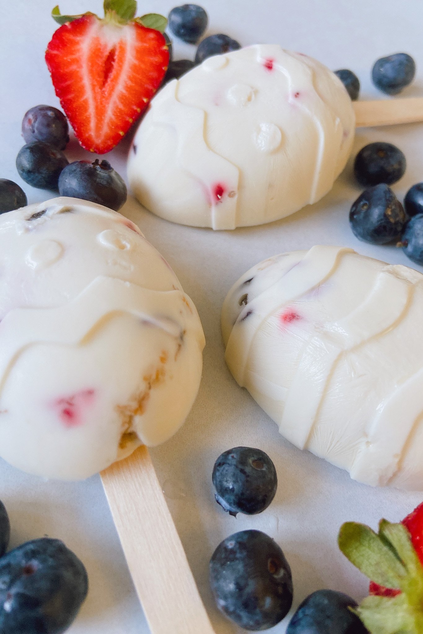 Easter-egg-Greek-yogurt-popsicle