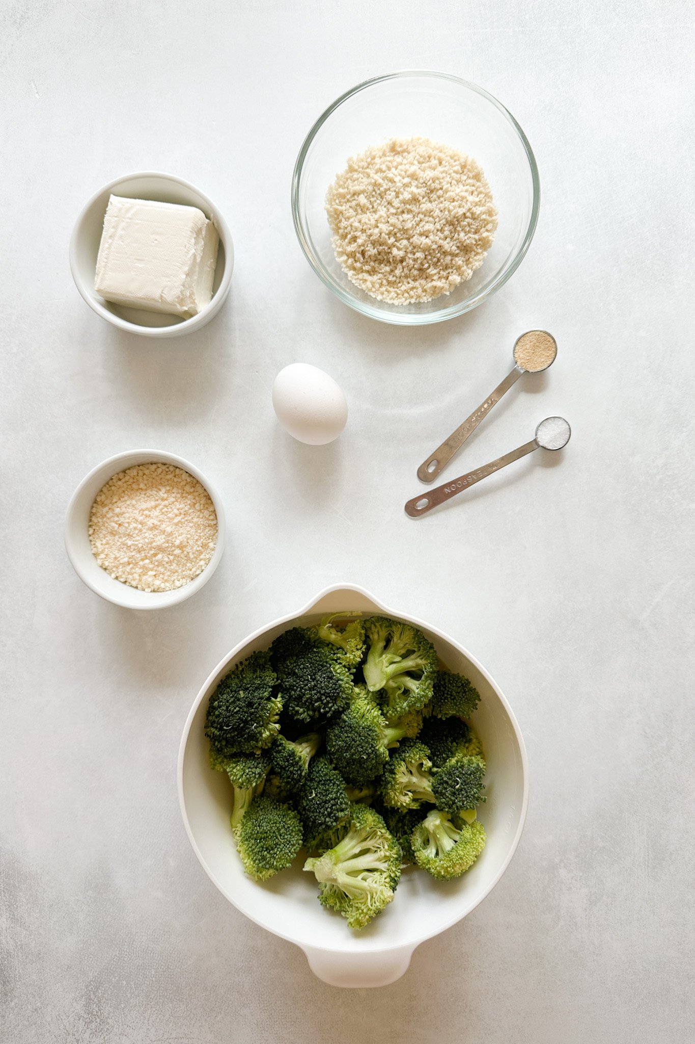 Ingredients to make broccoli patties.