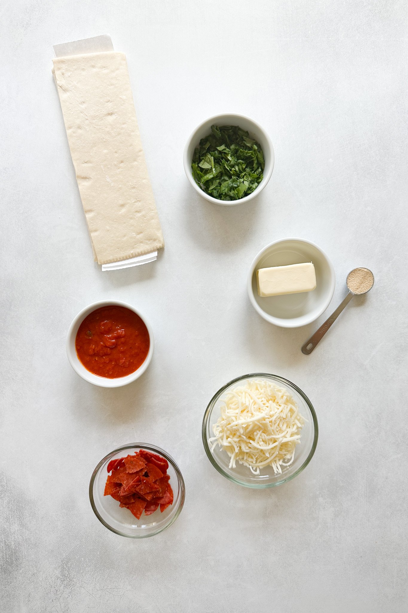 Ingredients to make puff pastry pizza pockets.