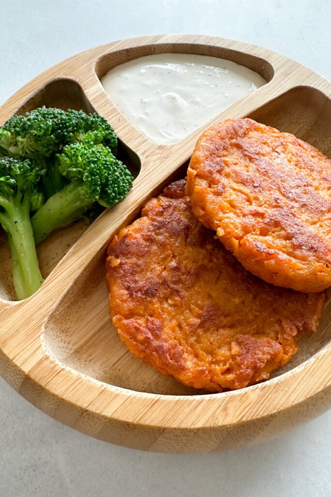 Sweet potato fritters served with broccoli and a dip.
