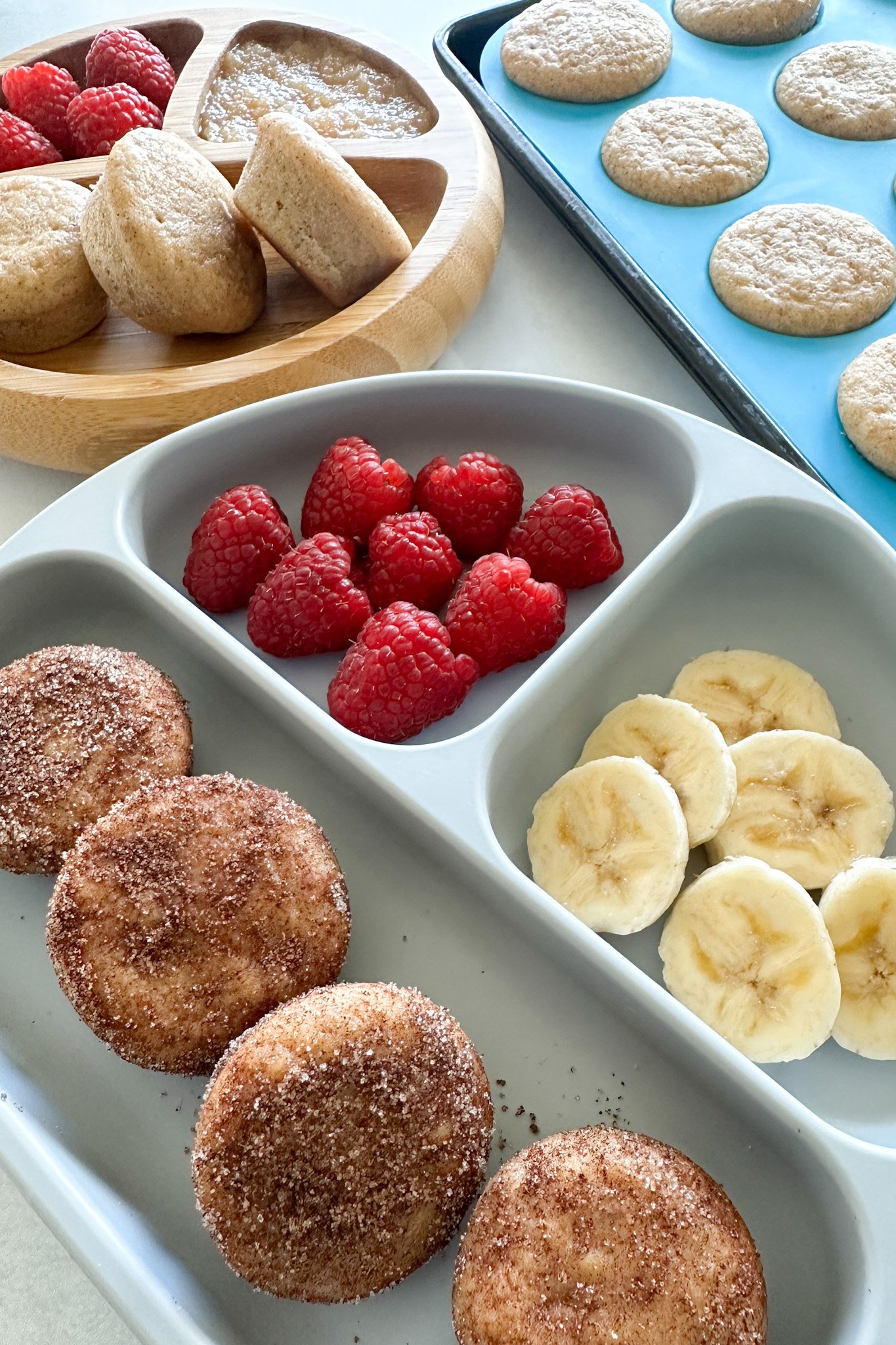 Cinnamon muffins served with fruits.