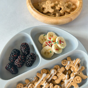 Mini gingerbread cookies served with blackberries and bananas.