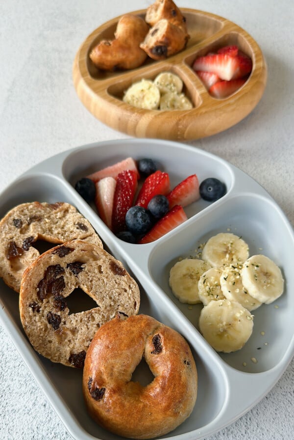 Cinnamon raisin bagels served with strawberries and bananas.