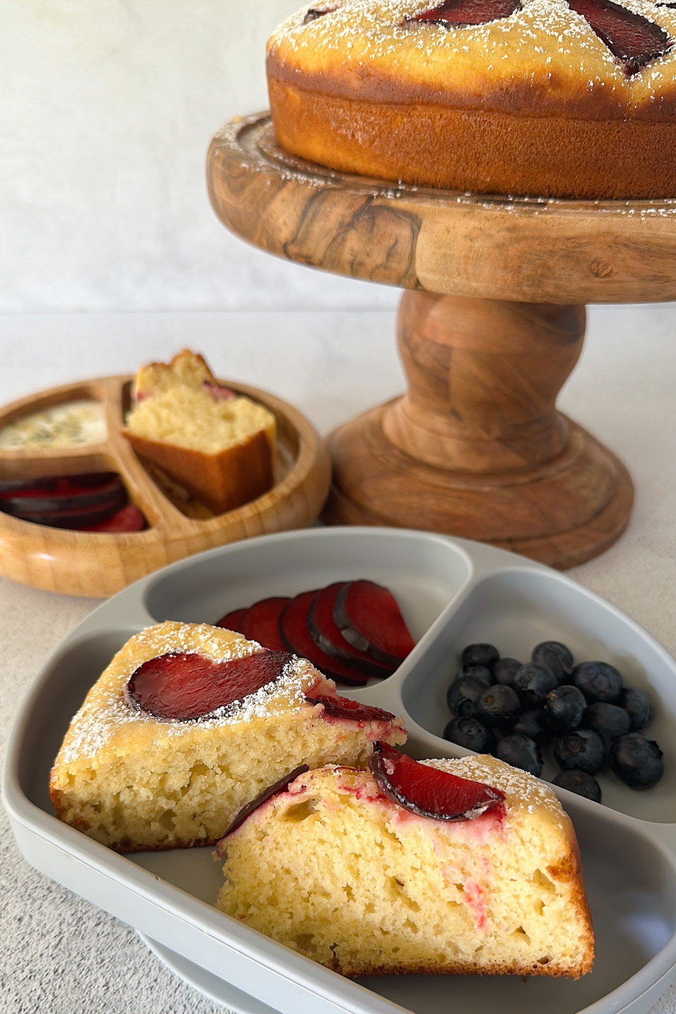 Yogurt plum cake served with fruits.