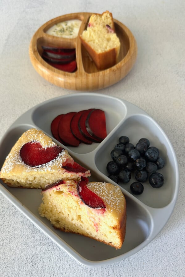 Yogurt plum cake served with fruits.