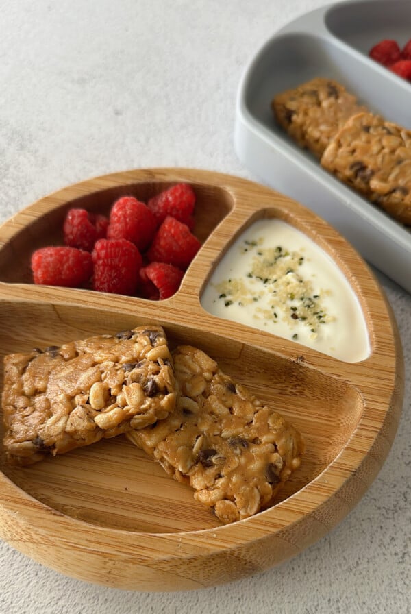 Chocolate chip chewy granola bars served with berries.