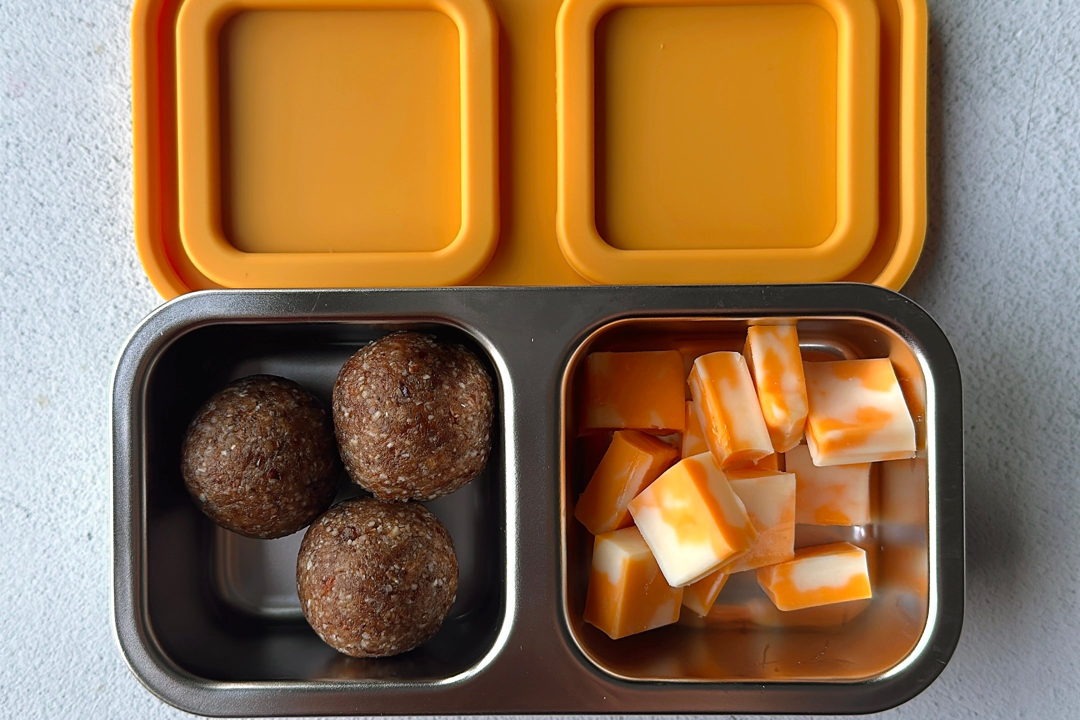 Energy bites snackbox.