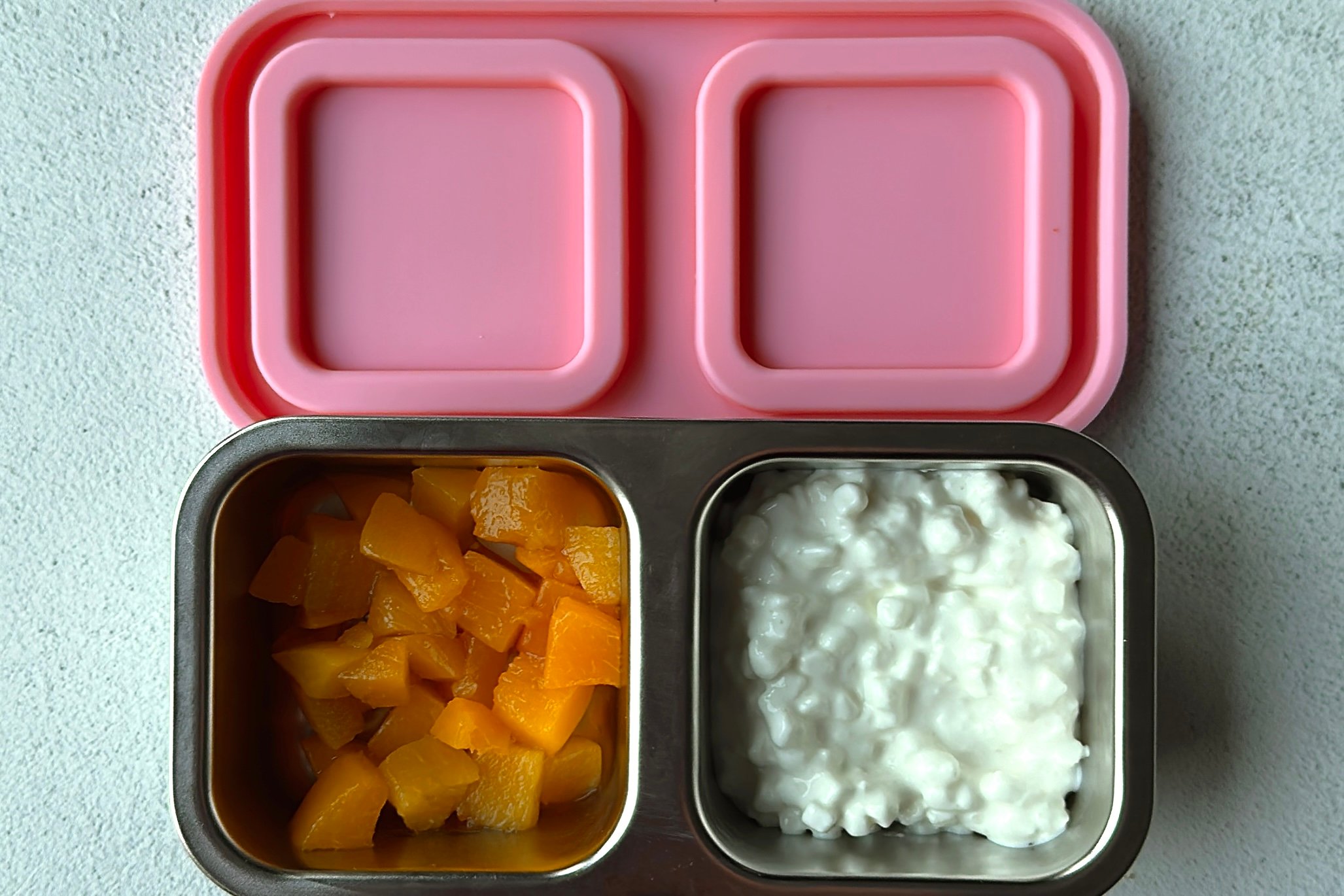 Peaches and cottage cheese snackbox.