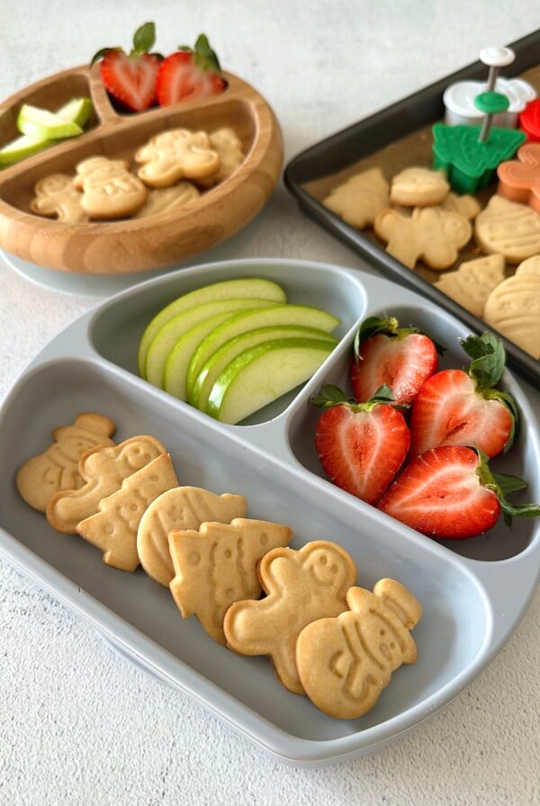 Mini sugar cookies served with fruits.
