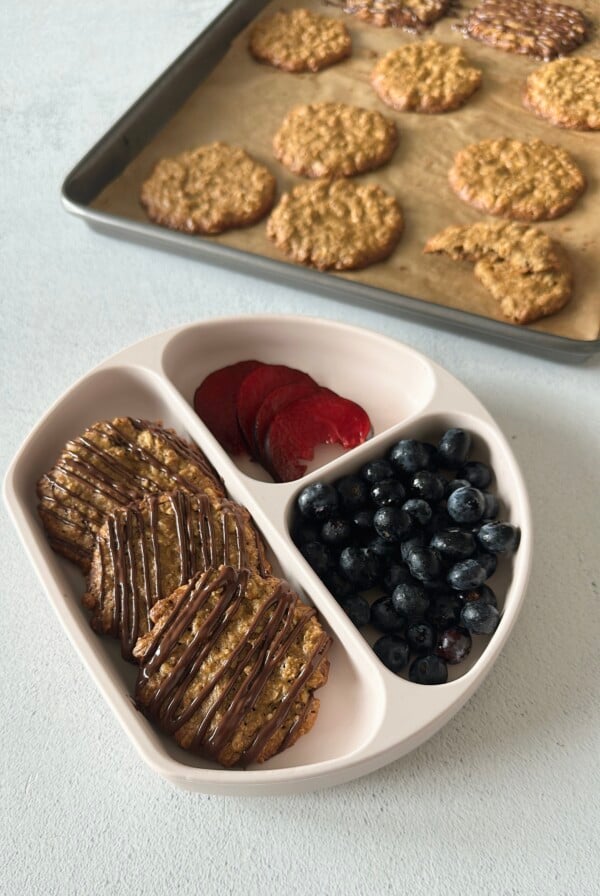 Thin and crispy oatmeal cookies.