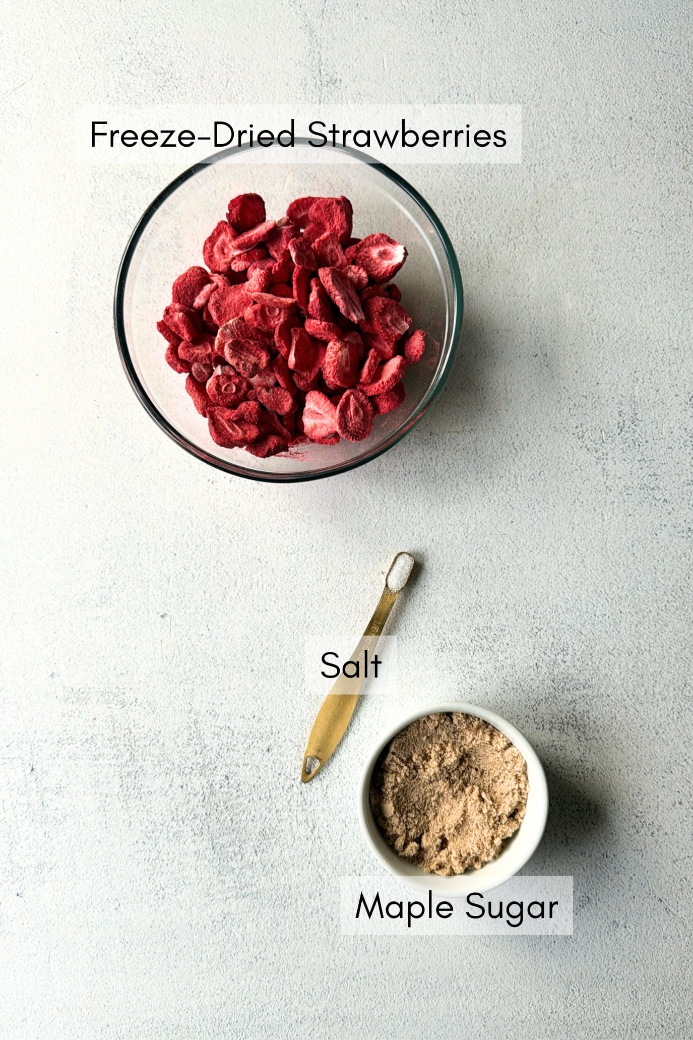 Ingredients to make strawberry milk powder.